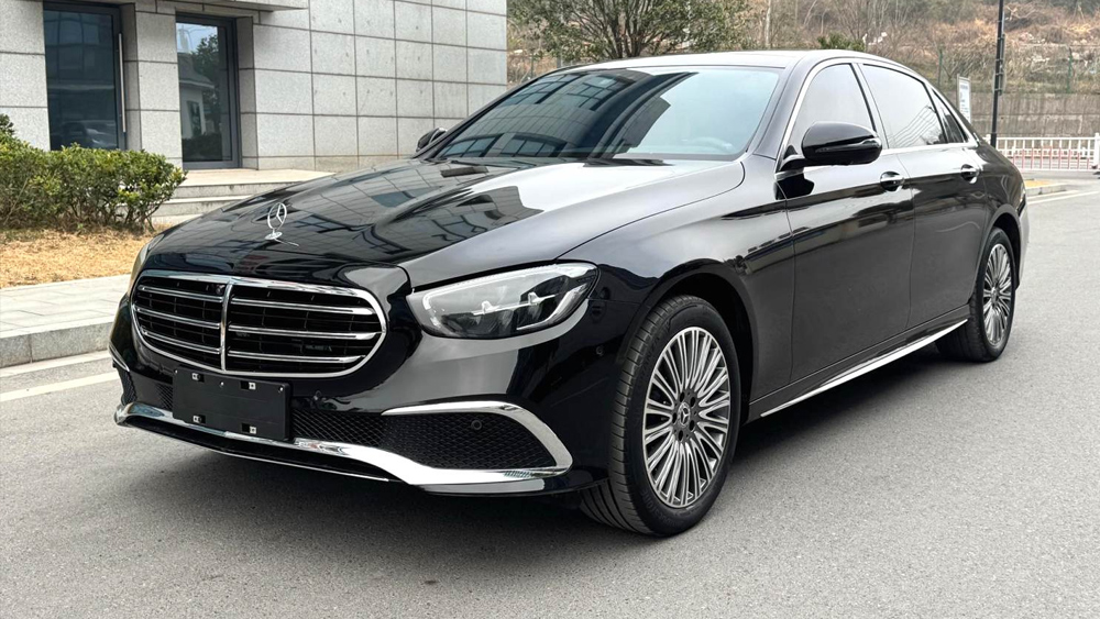 奔驰E级 E300L 2.0T 运动豪华型 自动挡