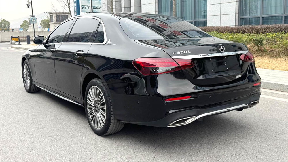 奔驰E级 E300L 2.0T 运动豪华型 自动挡-4