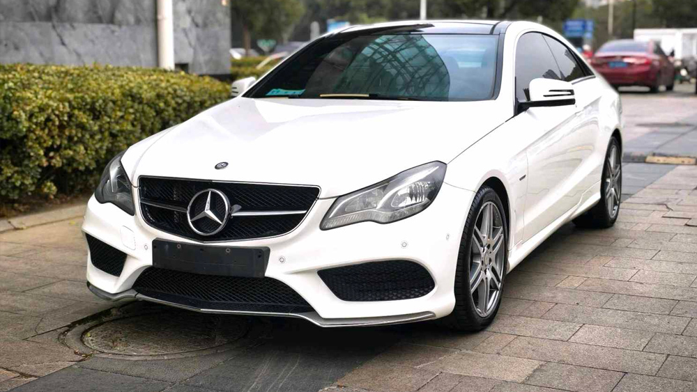 奔驰E级 E200 Coupe 2.0T 灵动版 自动挡