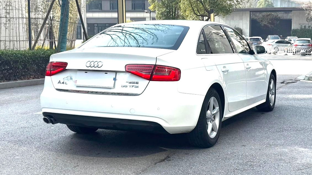 奥迪A4L 2.0TFSI 无级 35TFSI 技术型 自动挡-2