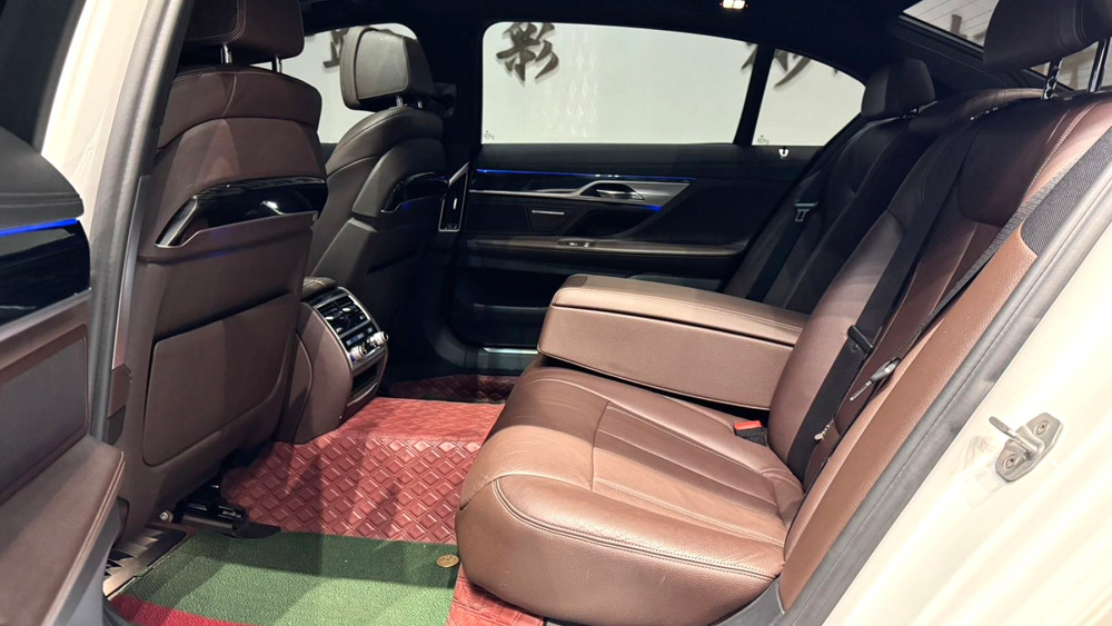 宝马7系 730Li 2.0T 领先型 M运动套装 自动挡-2