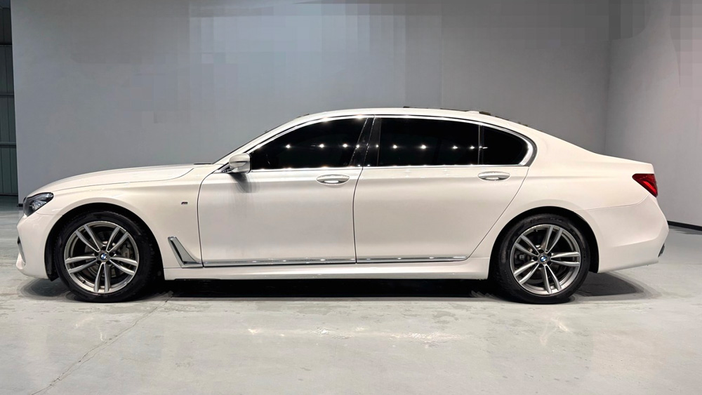 宝马7系 730Li 2.0T 领先型 M运动套装 自动挡-1