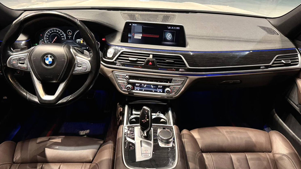 宝马7系 730Li 2.0T 领先型 M运动套装 自动挡-5